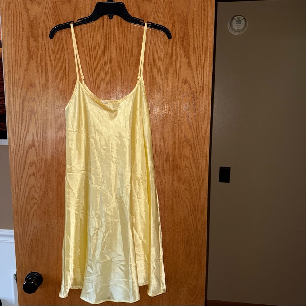 Soft Yellow Chemise with A-Line Silhouette